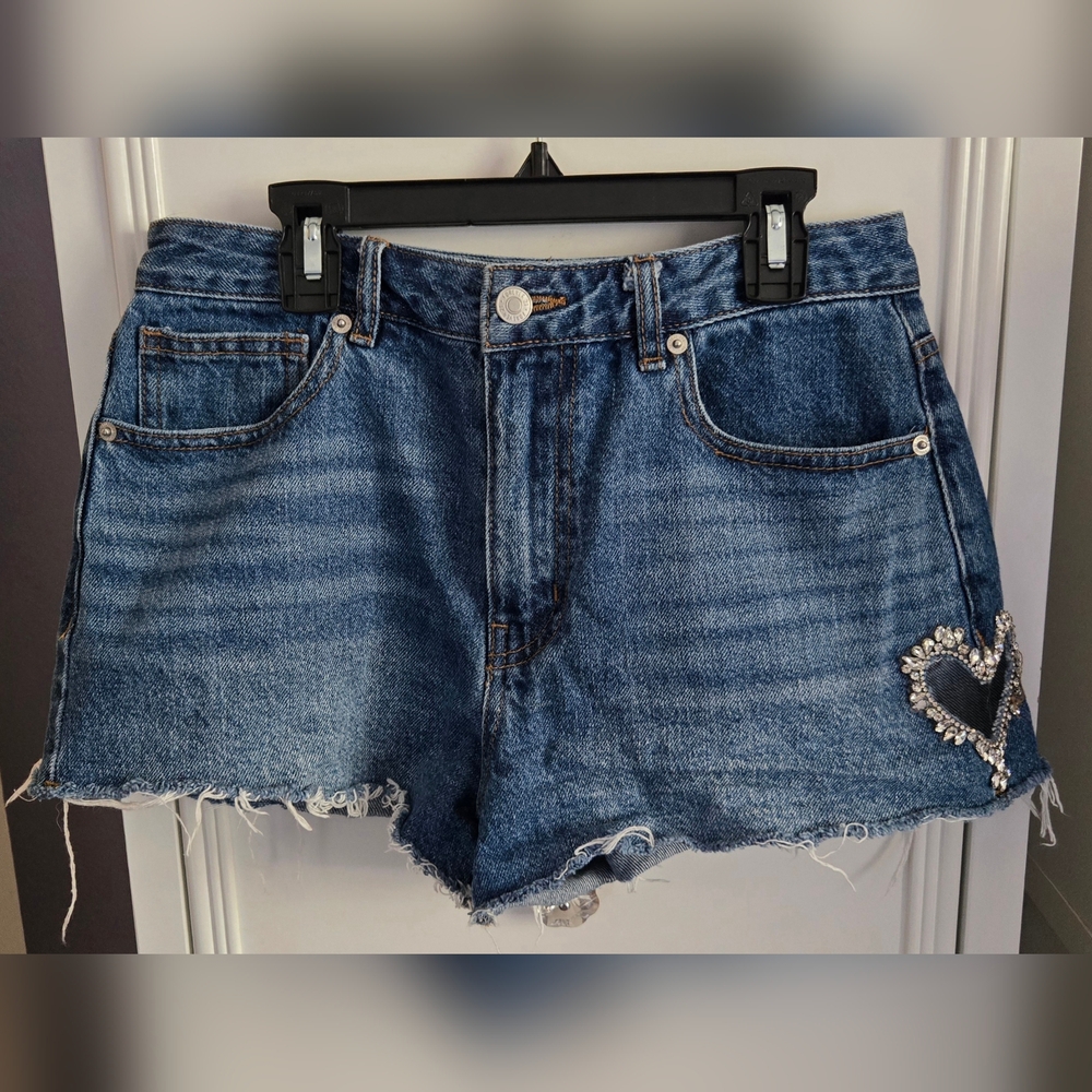Forever 21 Denim Shorts with Cutout Faux Gem Heart Size 27 - Picture 5 of 9